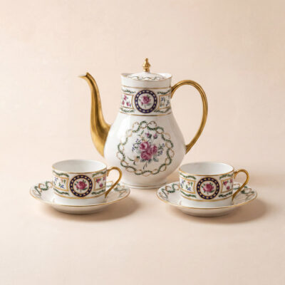 {:fr}Set théière et 2 tasses avec soucoupes thé Louveciennes{:}{:en}Set teapot and 2 teacups with saucers Louveciennes{:}
